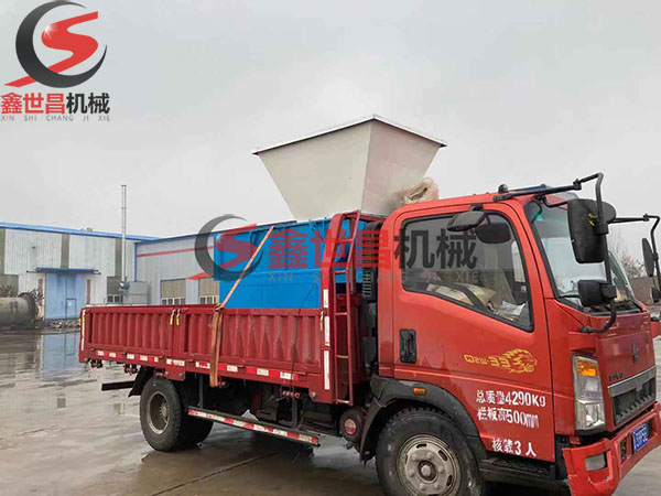 貴州單軸撕碎機(jī)裝車(chē)完畢，發(fā)貨